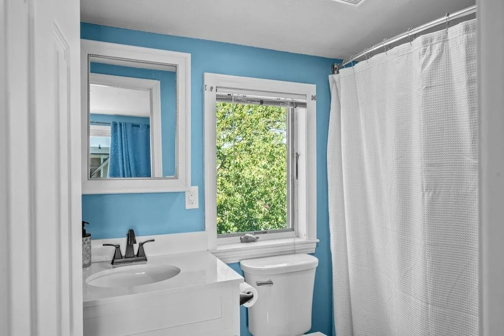 Photo of Unit 5 at 989 Ocean