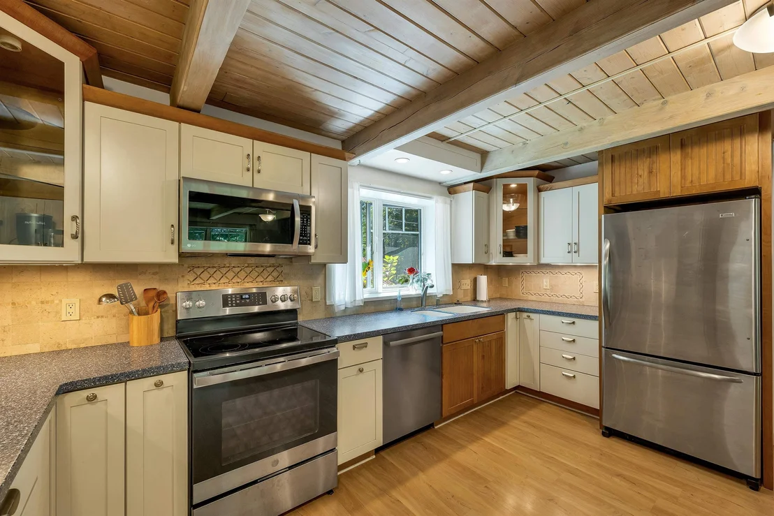 Photo of 370 Hawk Pine