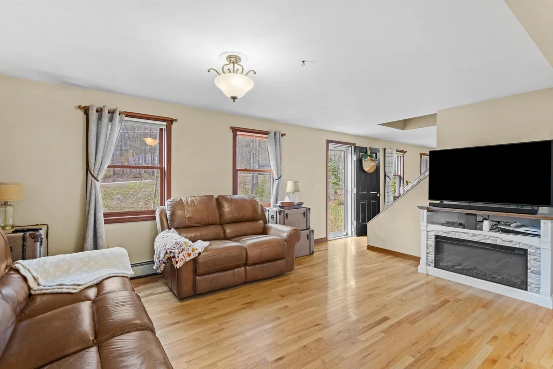 Photo of 345 Davison
