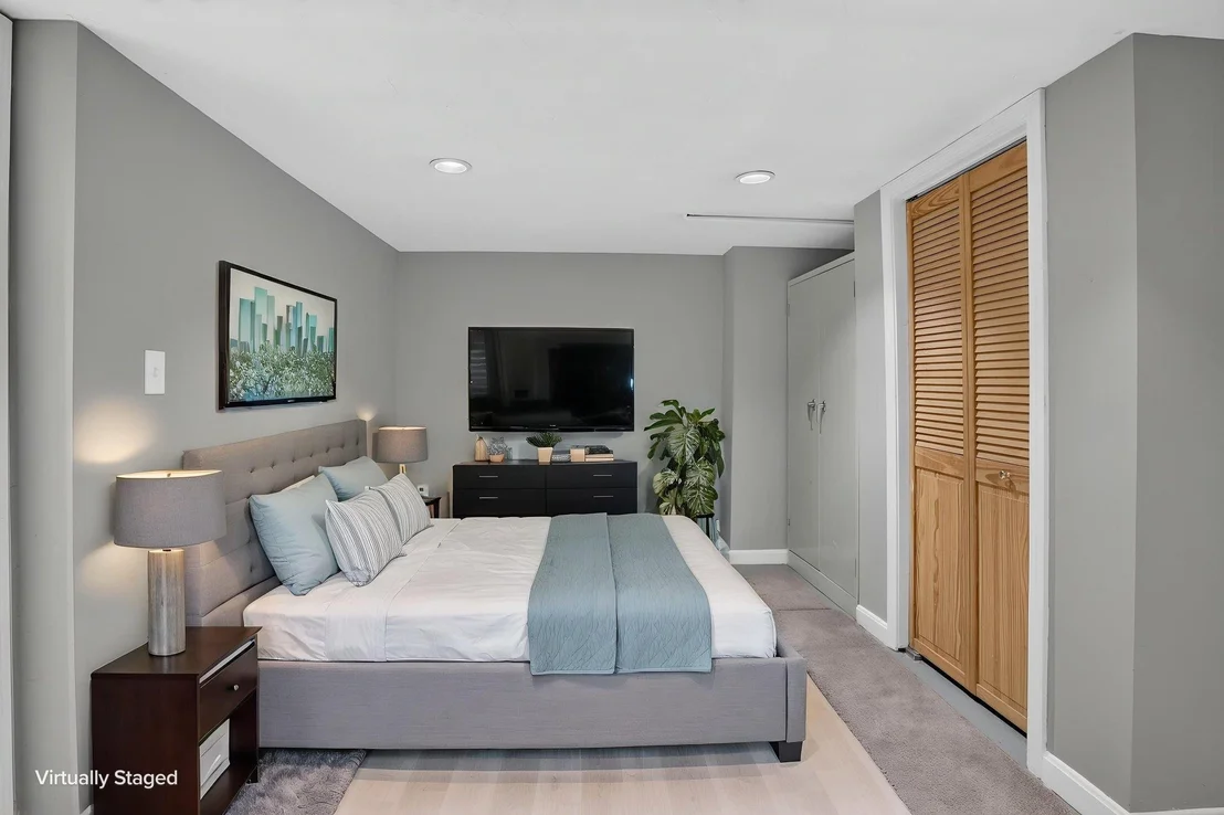 Photo of 2 Queensway