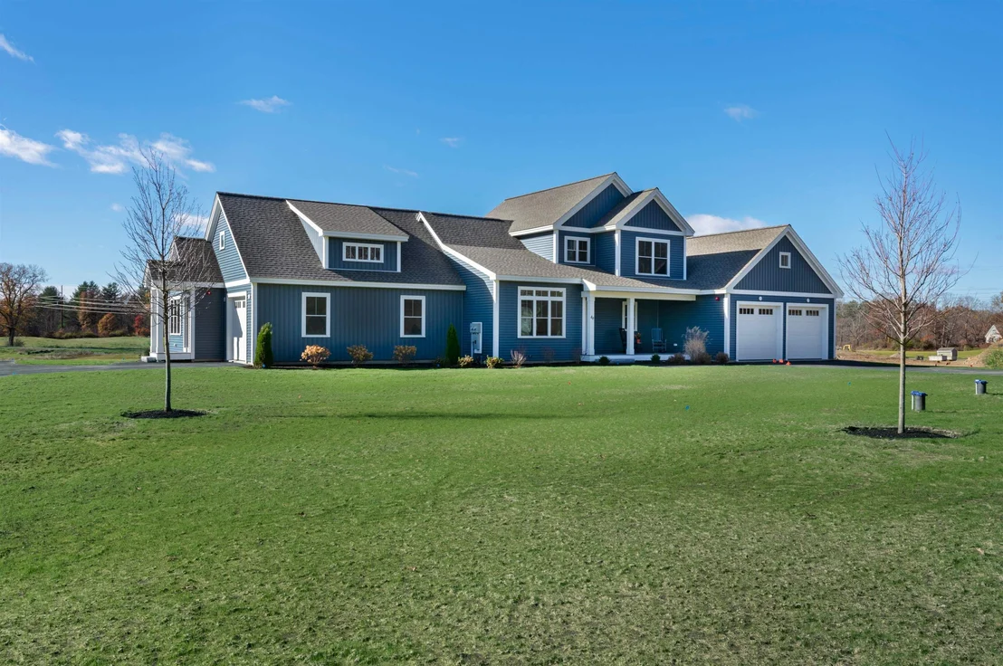 Photo of 8 Acadia