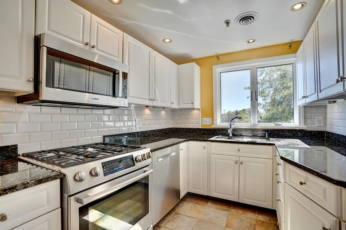 Photo of Unit 27 at 989 Ocean