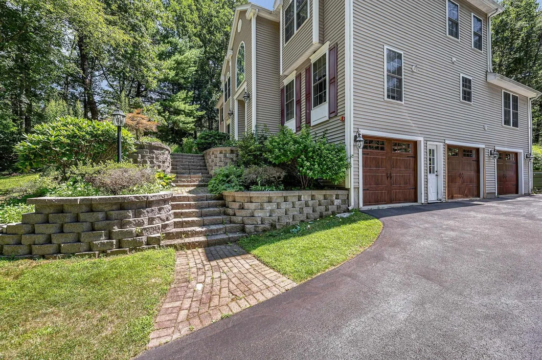 Photo of 7 Oak Ridge