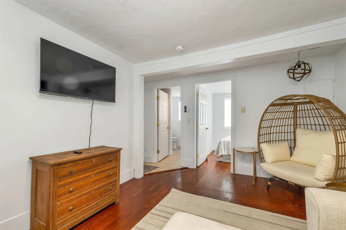 Photo of Unit E at 328 Daniel Webster