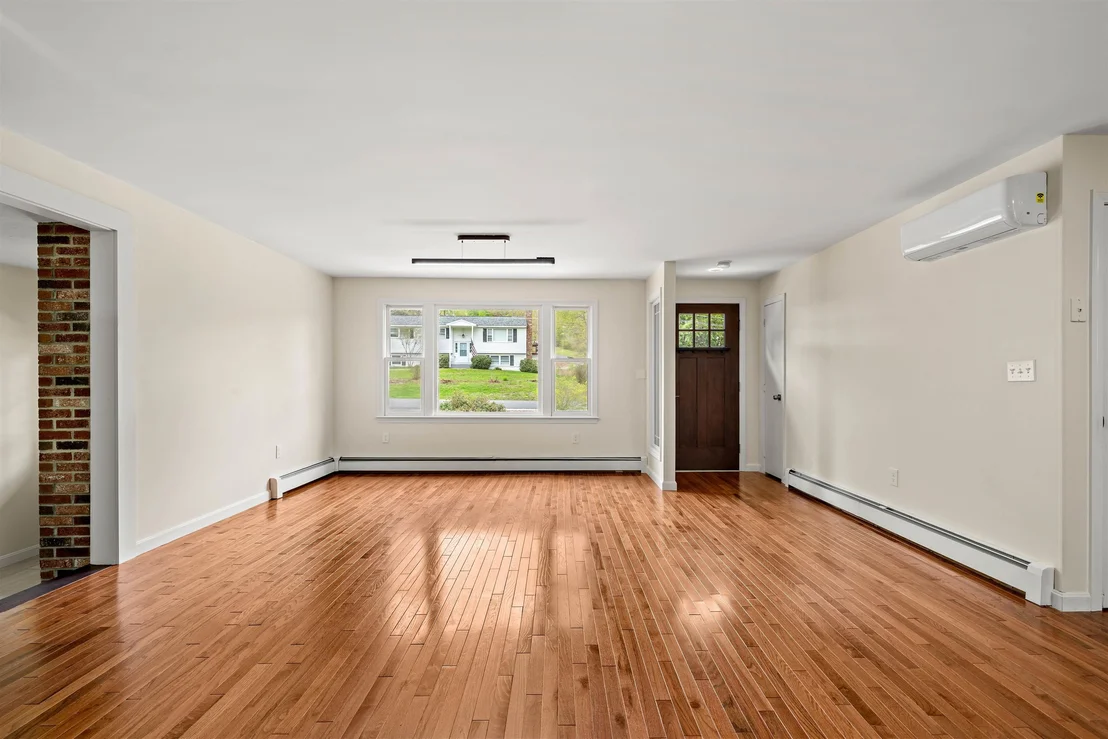 Photo of 6 Colonial