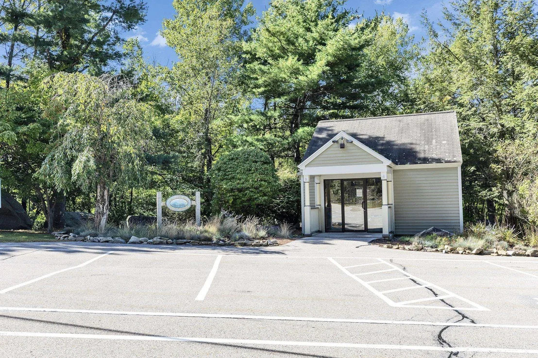 Photo of Unit 84 at 1465 Hooksett