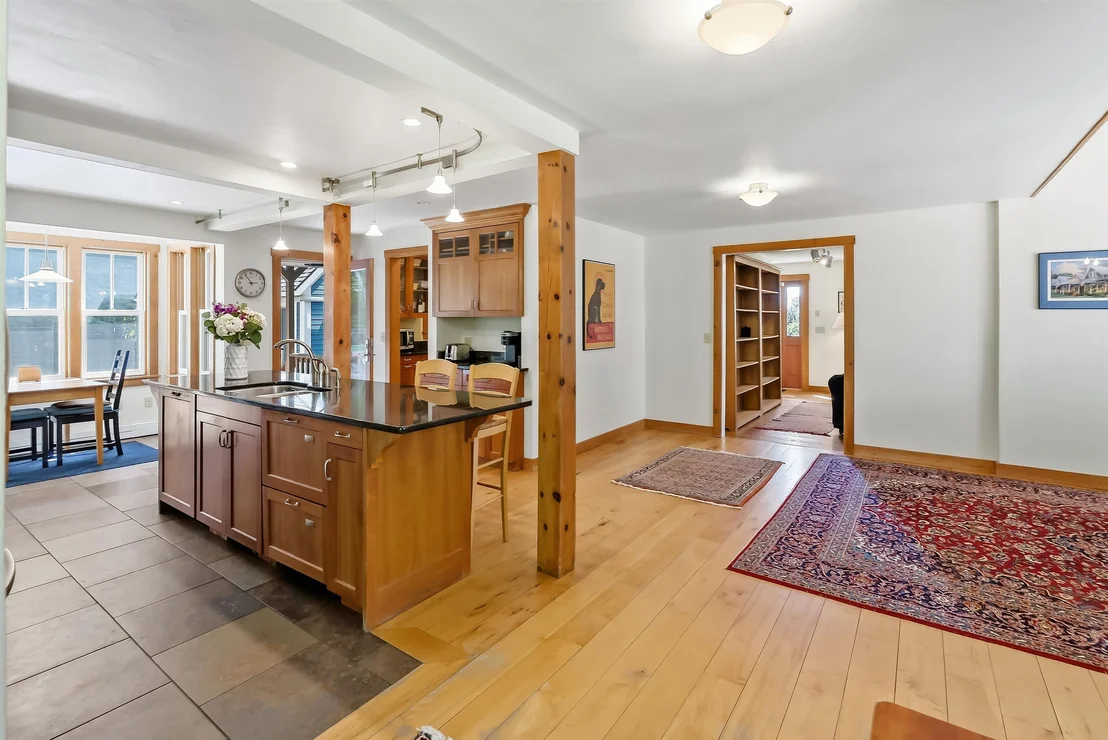Photo of 1087 County