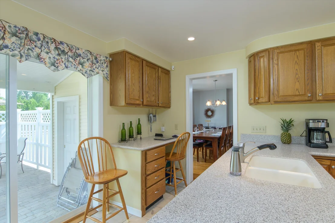 Photo of 2291 Bronson