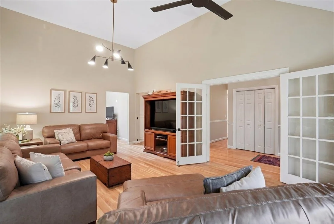 Photo of 72 Oakmont
