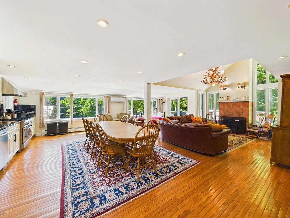 Photo of Unit UNITD at 300 Trailside