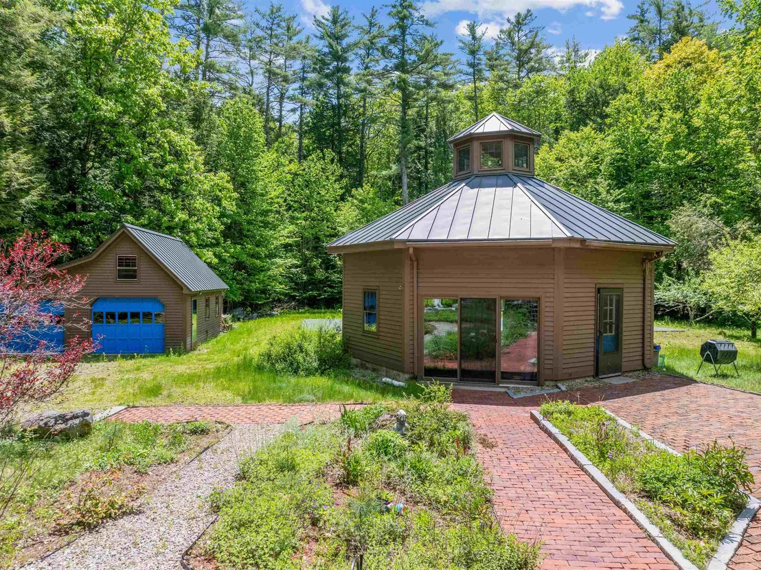 Photo of 47 Forest Pond