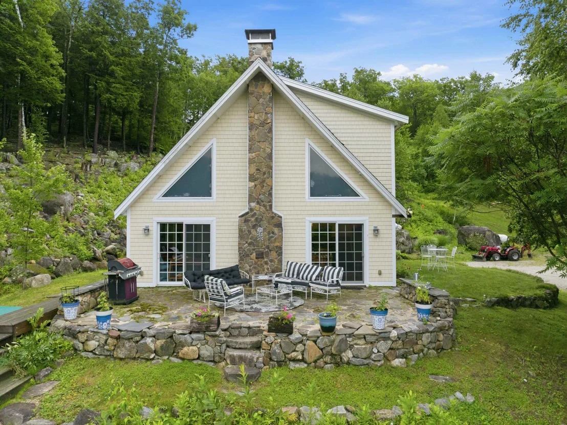 Photo of 125 Cunningham Pond