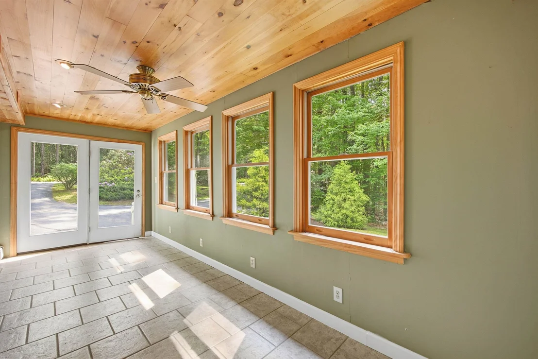 Photo of 135 Lower Straw