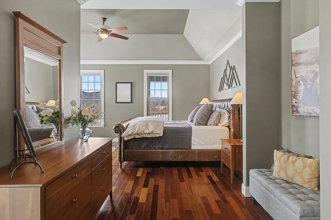 Photo of 4517 Oak Hill