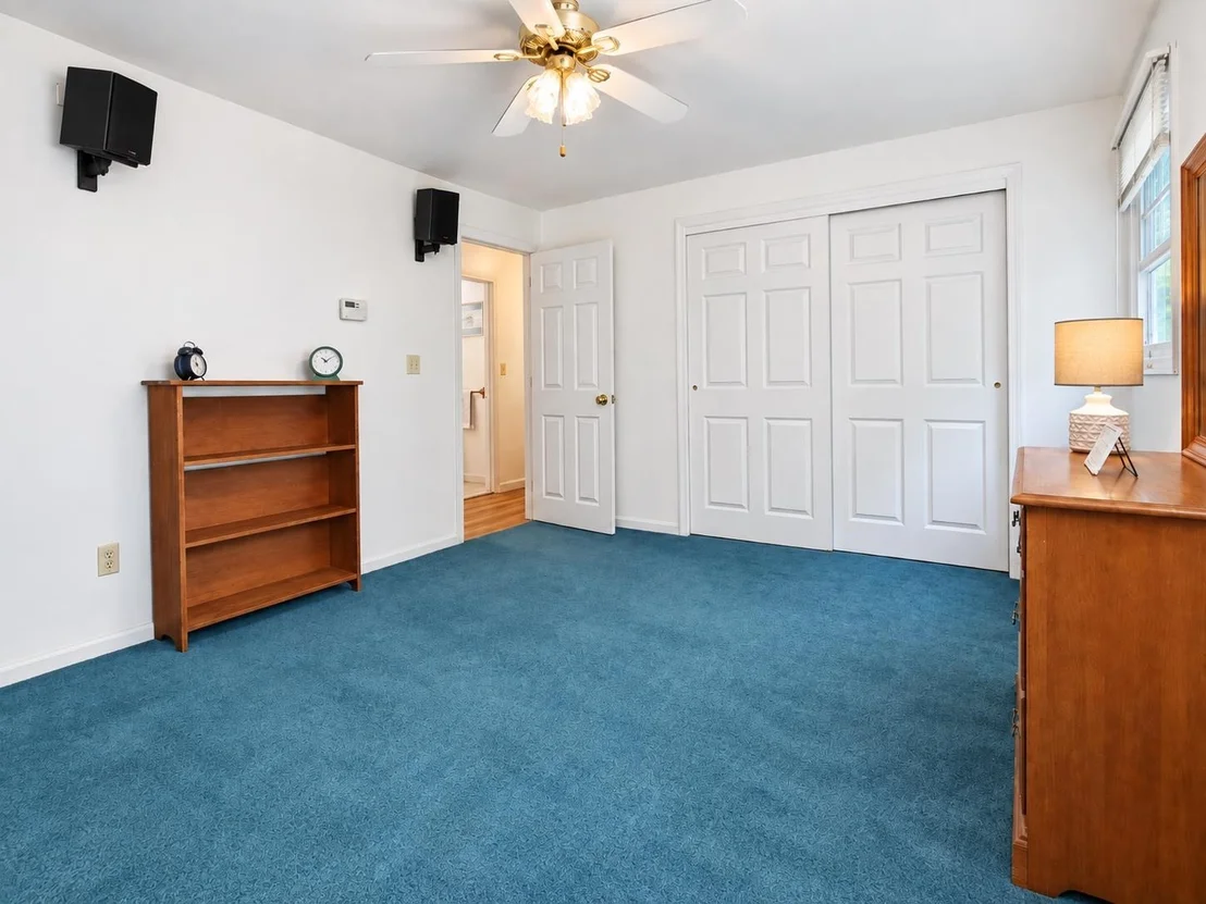 Photo of 12 Roundtree