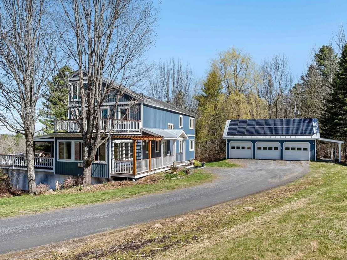 Photo of 2381 Middle
