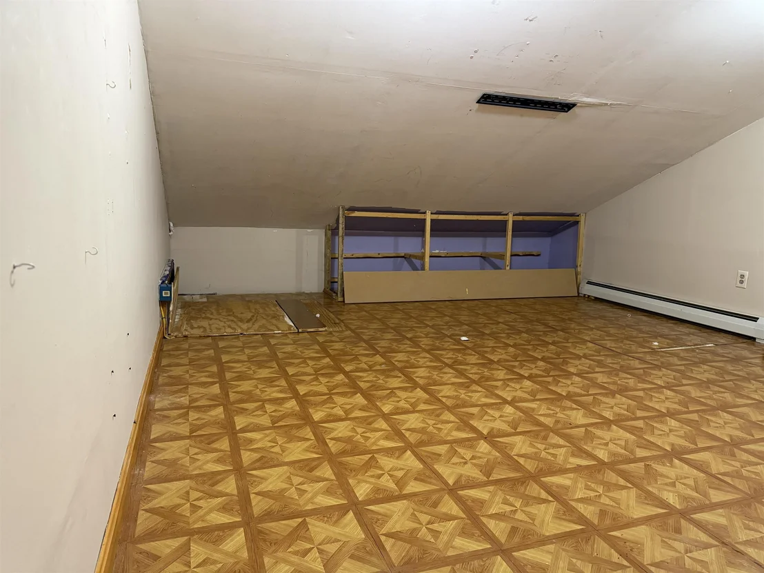 Photo of 2459 Highgate