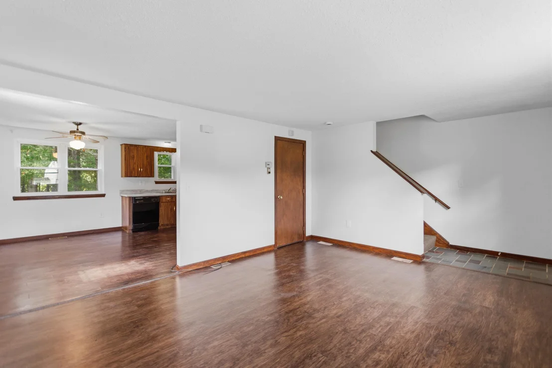 Photo of Unit UNITLUNITR at 31 Juniper