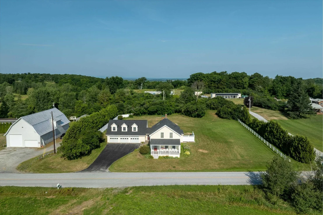 Photo of 2291 Bronson