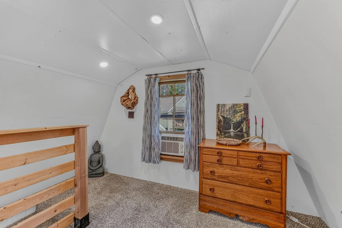 Photo of 70 Ledge