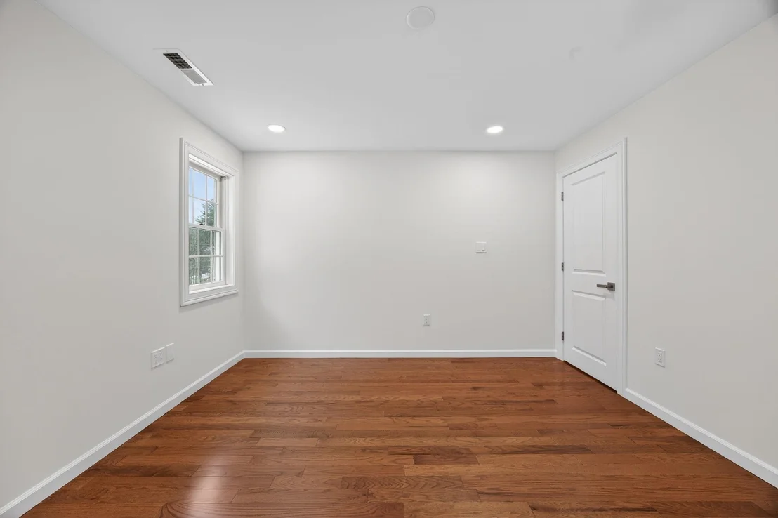Photo of 166 Londonderry