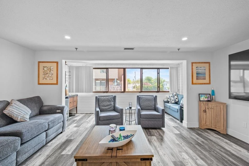 Photo of Unit 5 at 989 Ocean