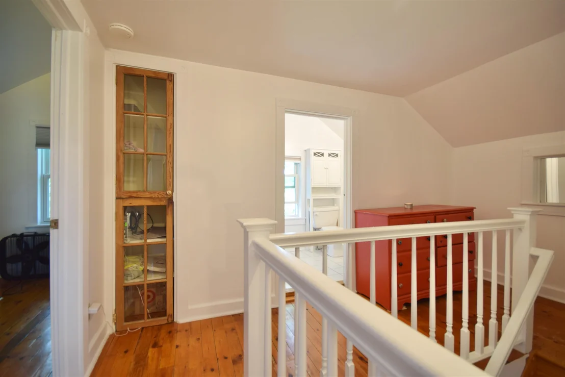 Photo of 2835 Mountain View
