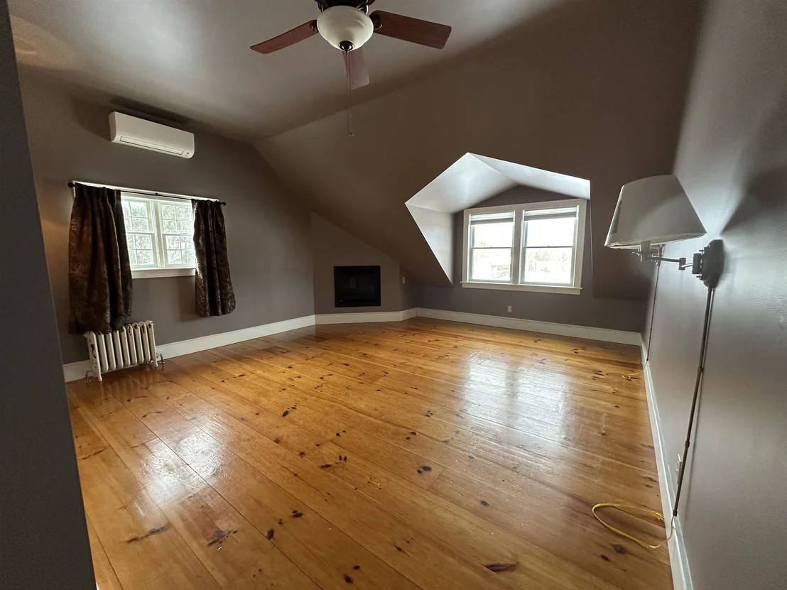 Photo of 2112 Middle