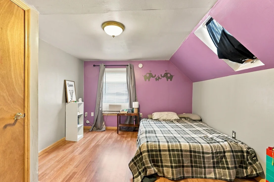 Photo of 6 Howard