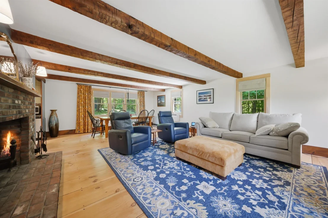 Photo of 291 Halfmoon Pond
