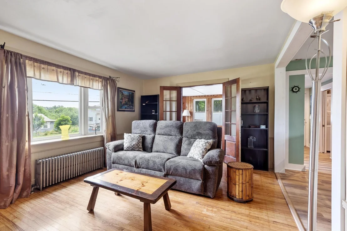Photo of 32 Rollins