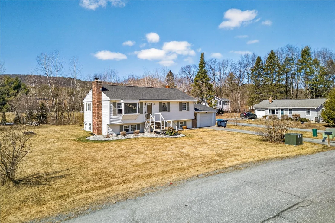 Photo of 681 Colonial