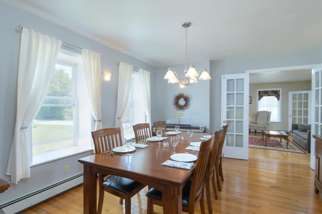 Photo of 2291 Bronson