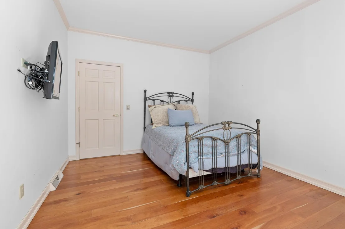 Photo of 932 McNamara