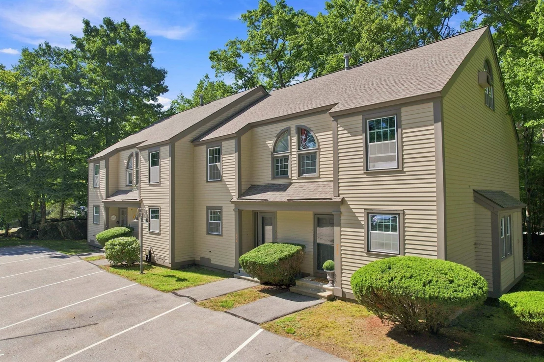 Photo of Unit 214 at 1465 Hooksett