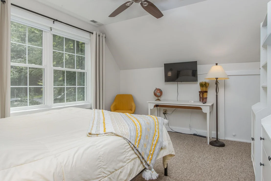 Photo of 325 Mccurdy