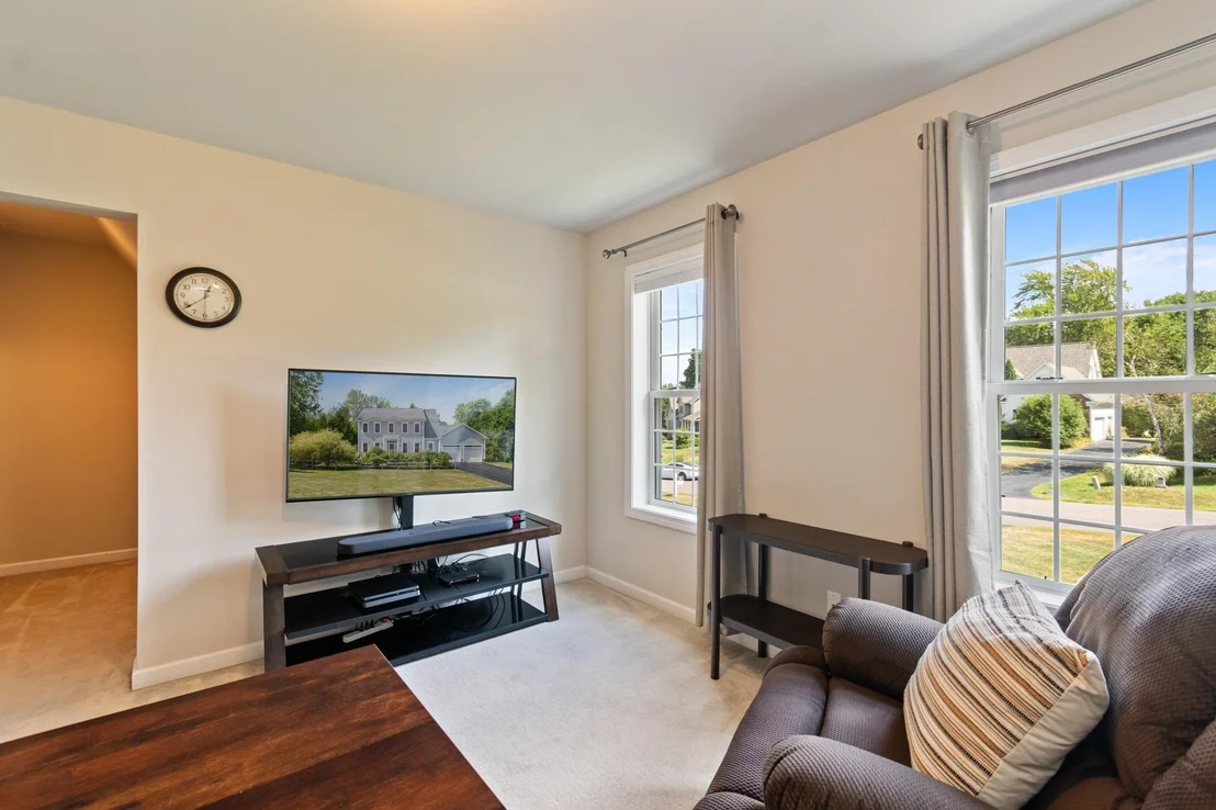 Photo of 900 Ledgewood