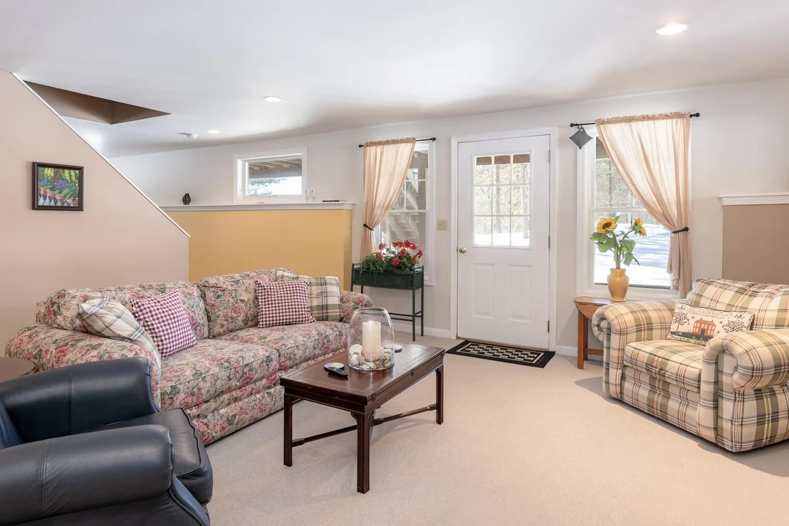 Photo of 8 Oak Knoll