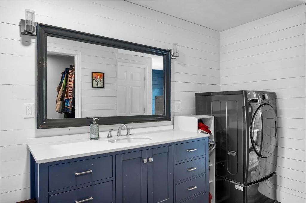 Photo of Unit 5 at 989 Ocean