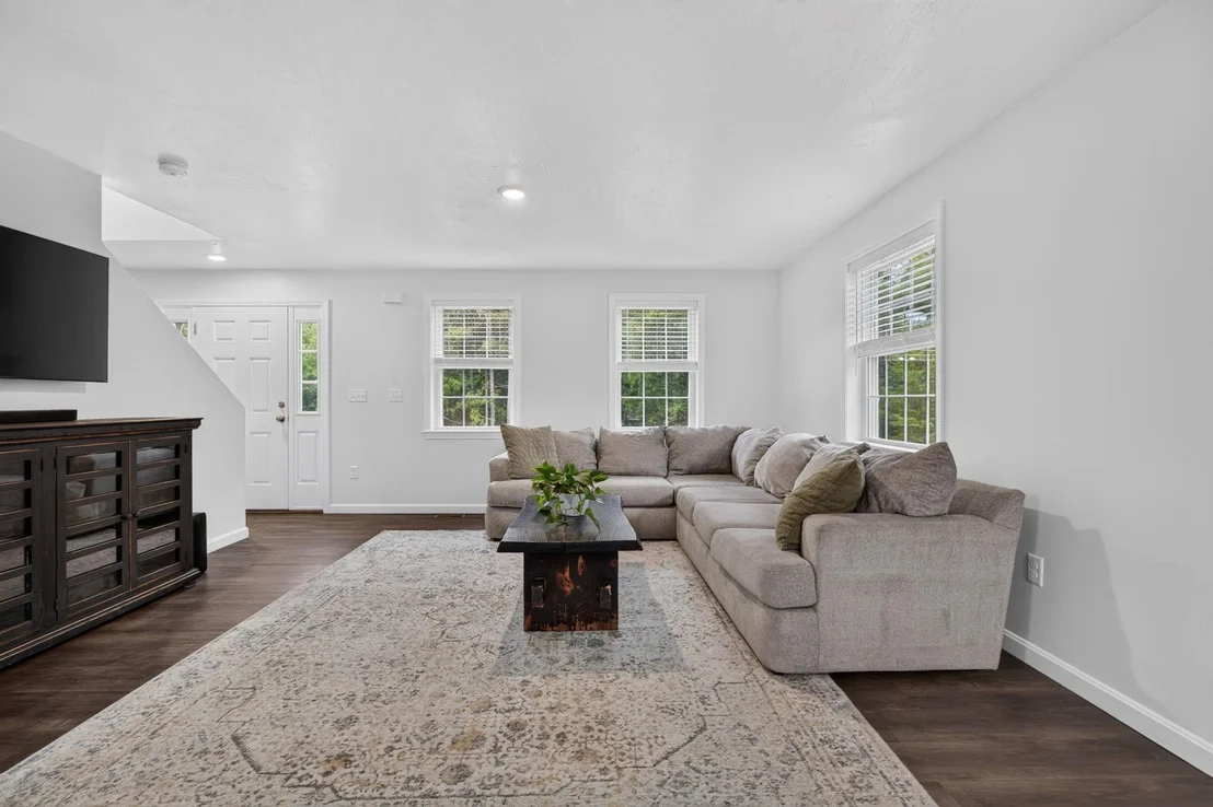 Photo of 992 Beauty Hill
