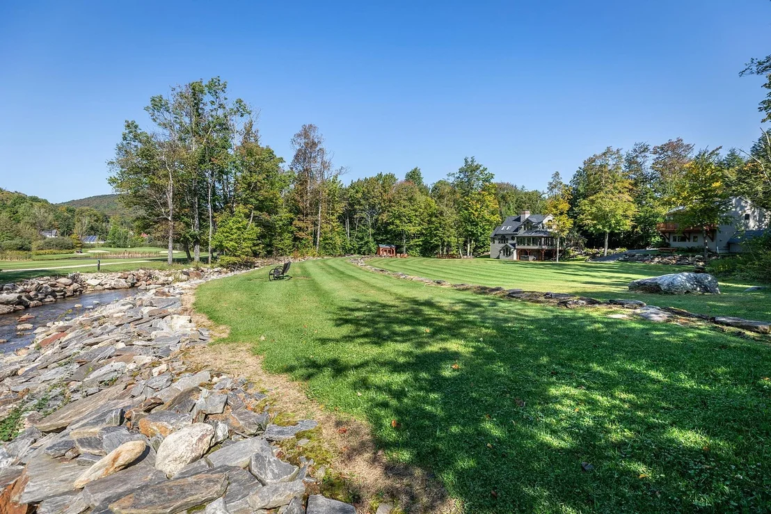 Photo of 426 Roaring Brook