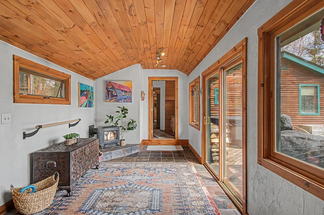 Photo of 2212 Symonds Mill