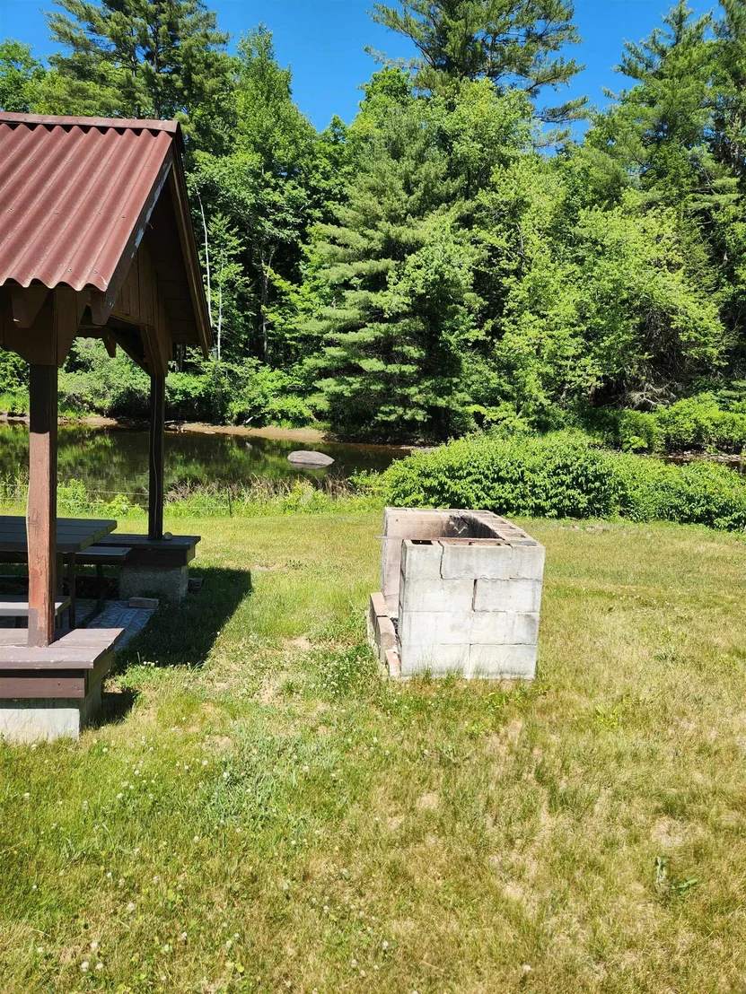 Photo of 253 Back Ashuelot