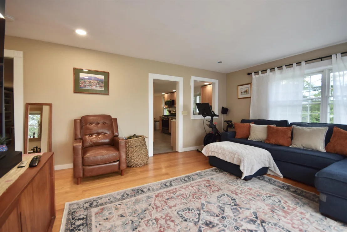 Photo of 2835 Mountain View