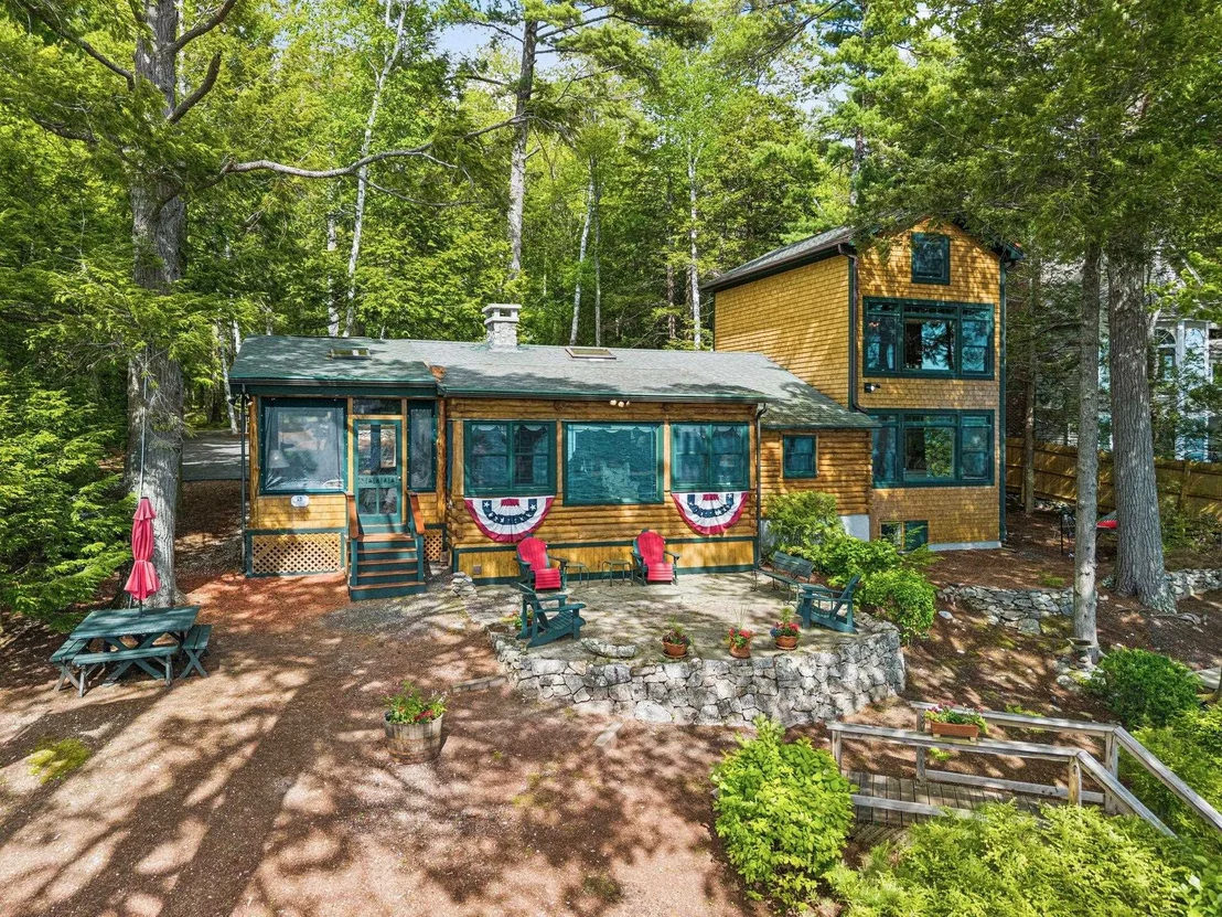 Photo of 122 Broadside