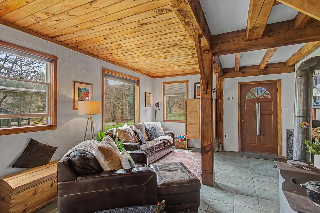 Photo of 2212 Symonds Mill