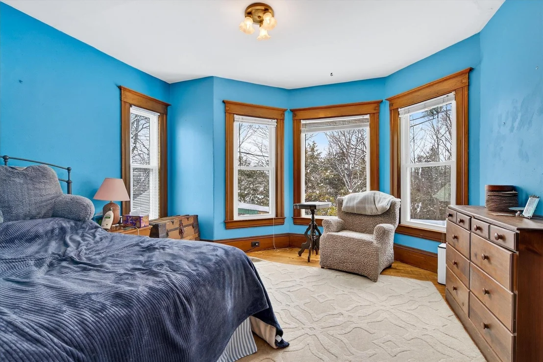 Photo of 4 Emerson