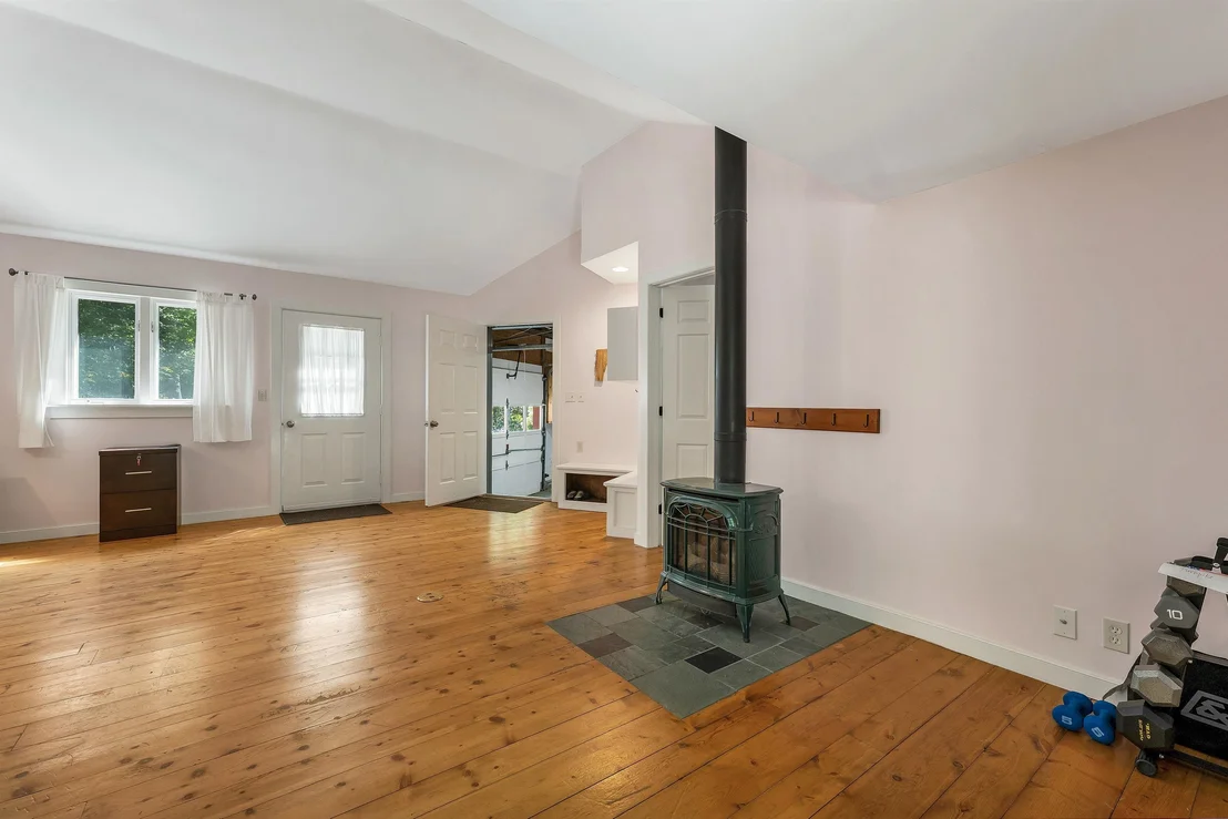 Photo of 370 Hawk Pine