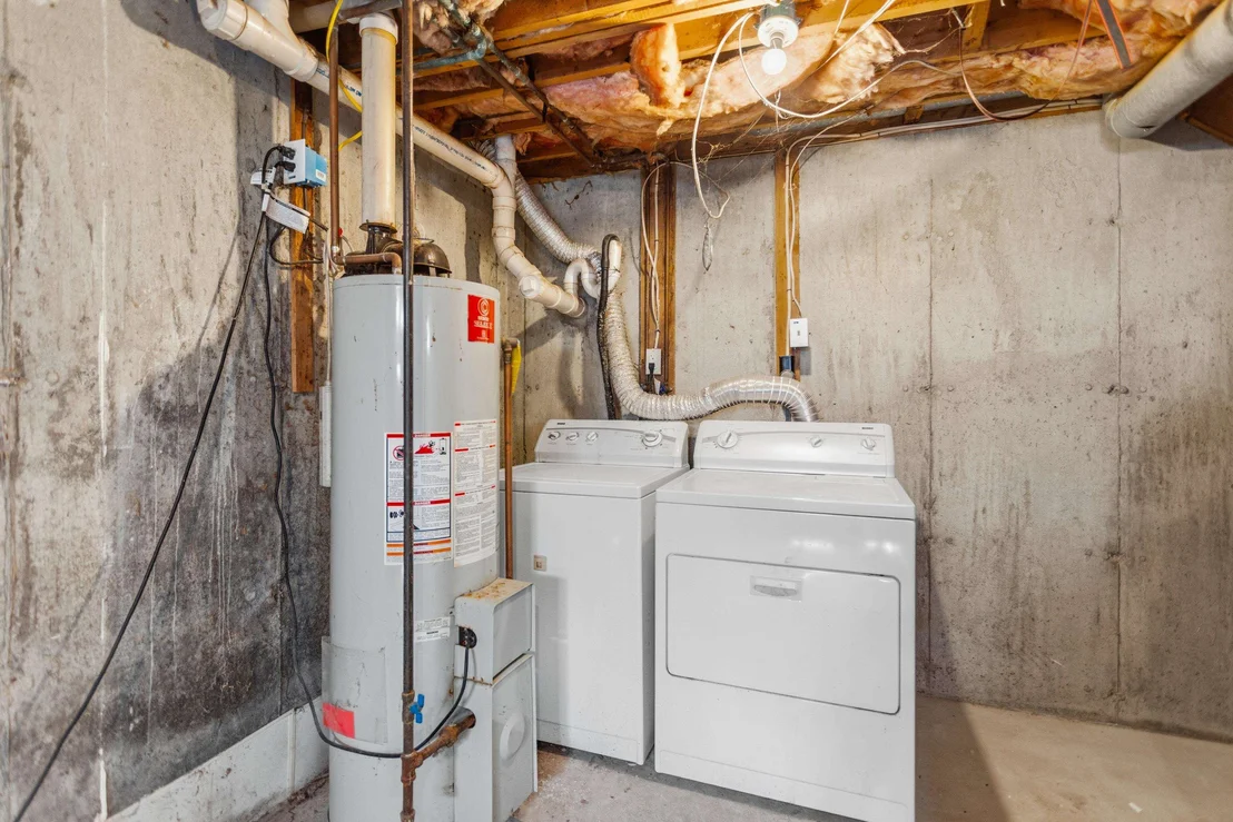 Photo of Unit UNITLUNITR at 31 Juniper