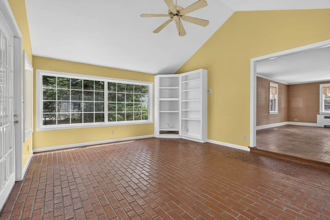 Photo of 831 Maple